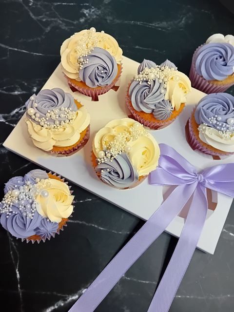 cupcakes-cakesickles-10-kireth-ai