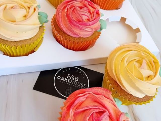 cupcakes-cakesickles-13-kireth-ai