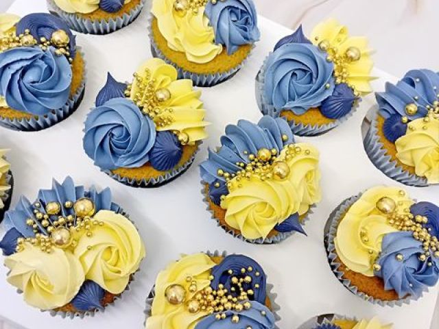 cupcakes-cakesickles-9-kireth-ai
